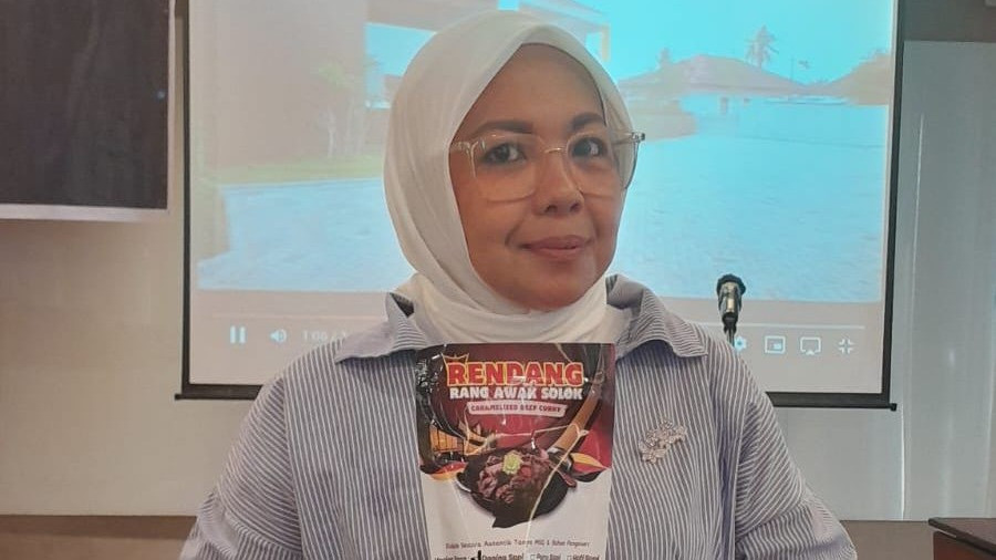 Lisa Rosanti nama lengkapnya, biasa di panggil Ibu Lisa, ia merupakan sosok perempuan entrepreneur hebat dari Solok, Sumatera Barat.