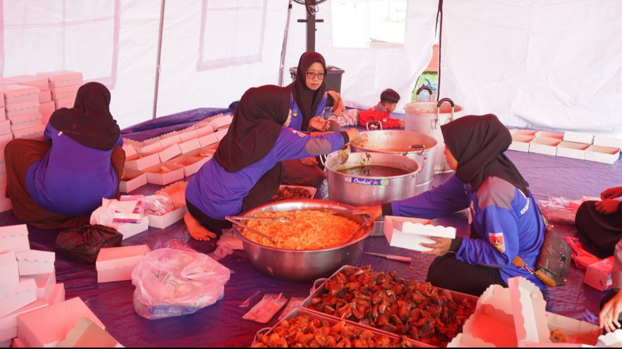 Sejumlah wali nagari (kepala desa) memuji fasilitas yang disediakan Kementerian Sosial untuk para pengungsi korban banjir lahar dingin di Kabupaten Tanah Datar dan Kabupaten Agam, Sumatera Barat.