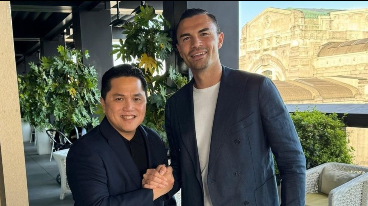 Emil Audero bersama Ketum PSSI Erick Thohir