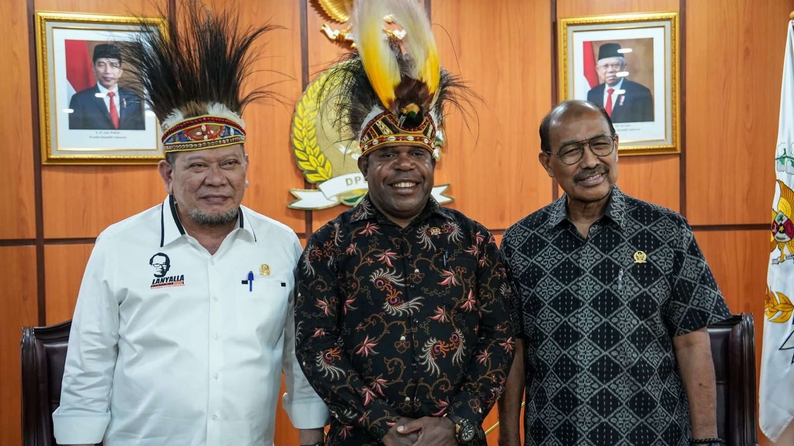 Asosiasi Majelis Rakyat Papua (MRP) se-Wilayah Papua meminta agar Dewan Perwakilan Daerah Republik Indonesia (DPD RI) mendorong proteksi hak politik Orang Asli Papua (AOP).