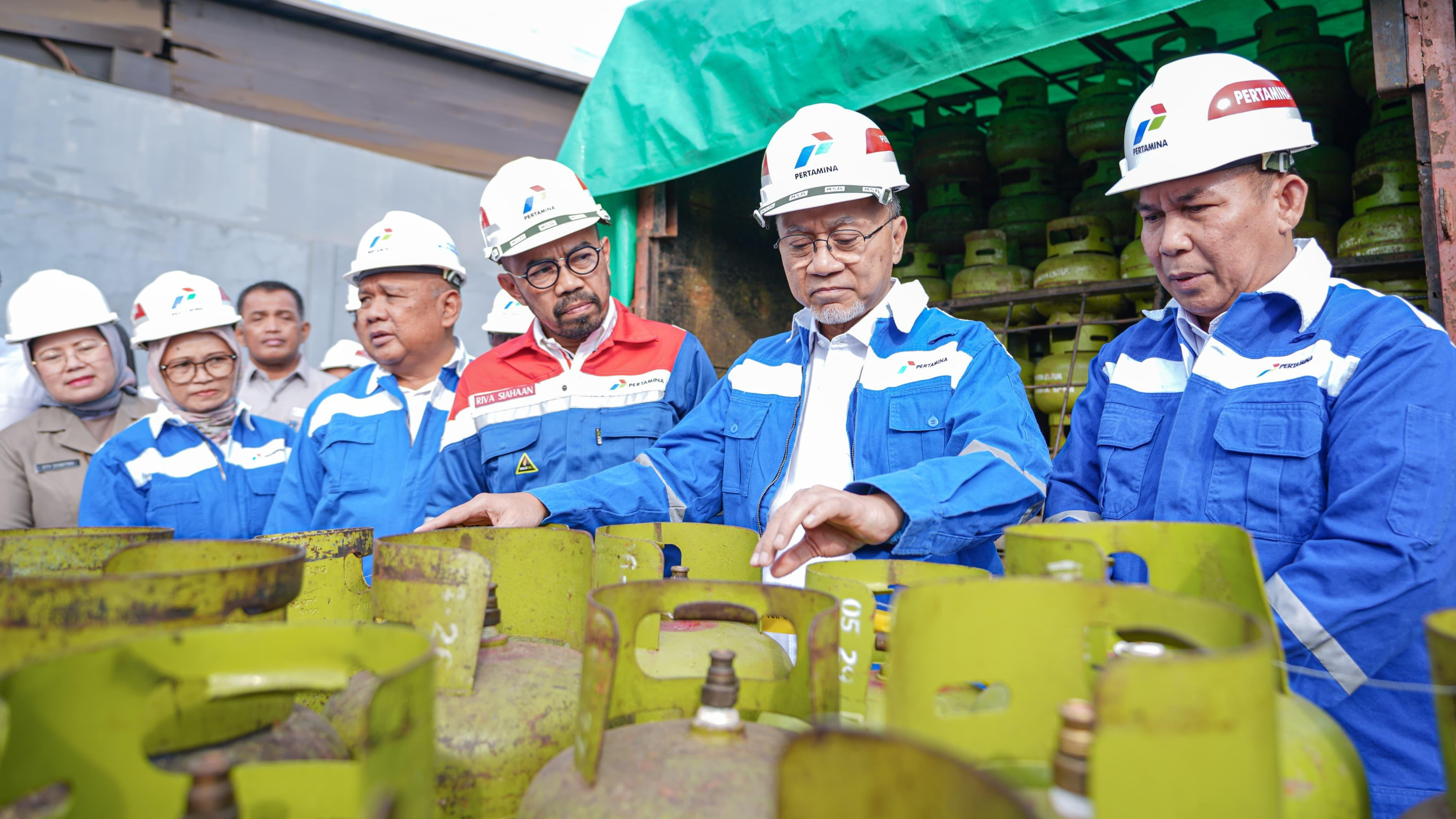 Menteri Perdagangan Zulkifli Hasan dan Pertamina Patra Niaga, Sub Holding Commercial & Trading Pertamina berkomitmen mengawasi takaran isi tabung LPG.