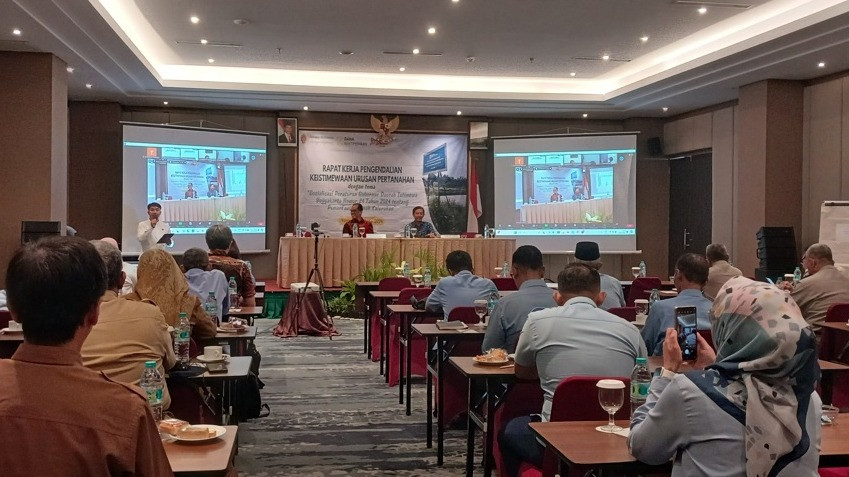 Rapat kerja pengendalian keistimewaan urusan pertanahan dengan tema sosialisasi Pergub DIY Nomor 24 Tahun 2024 tentang pemanfaatan tanah kalurahan, Selasa (28/5/2024).