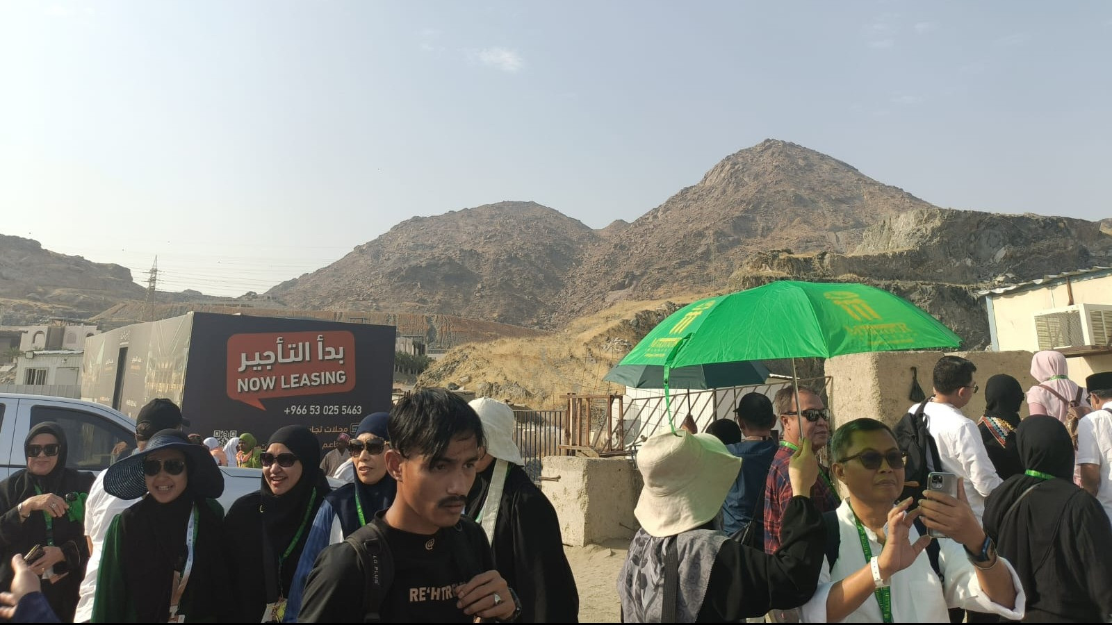 Jabal Tsur, Mekkah, tempat persembunyian Nabi Muhammad SAW dari kafir Quraisy yang mau mencelakakan Rasulullah SAW.