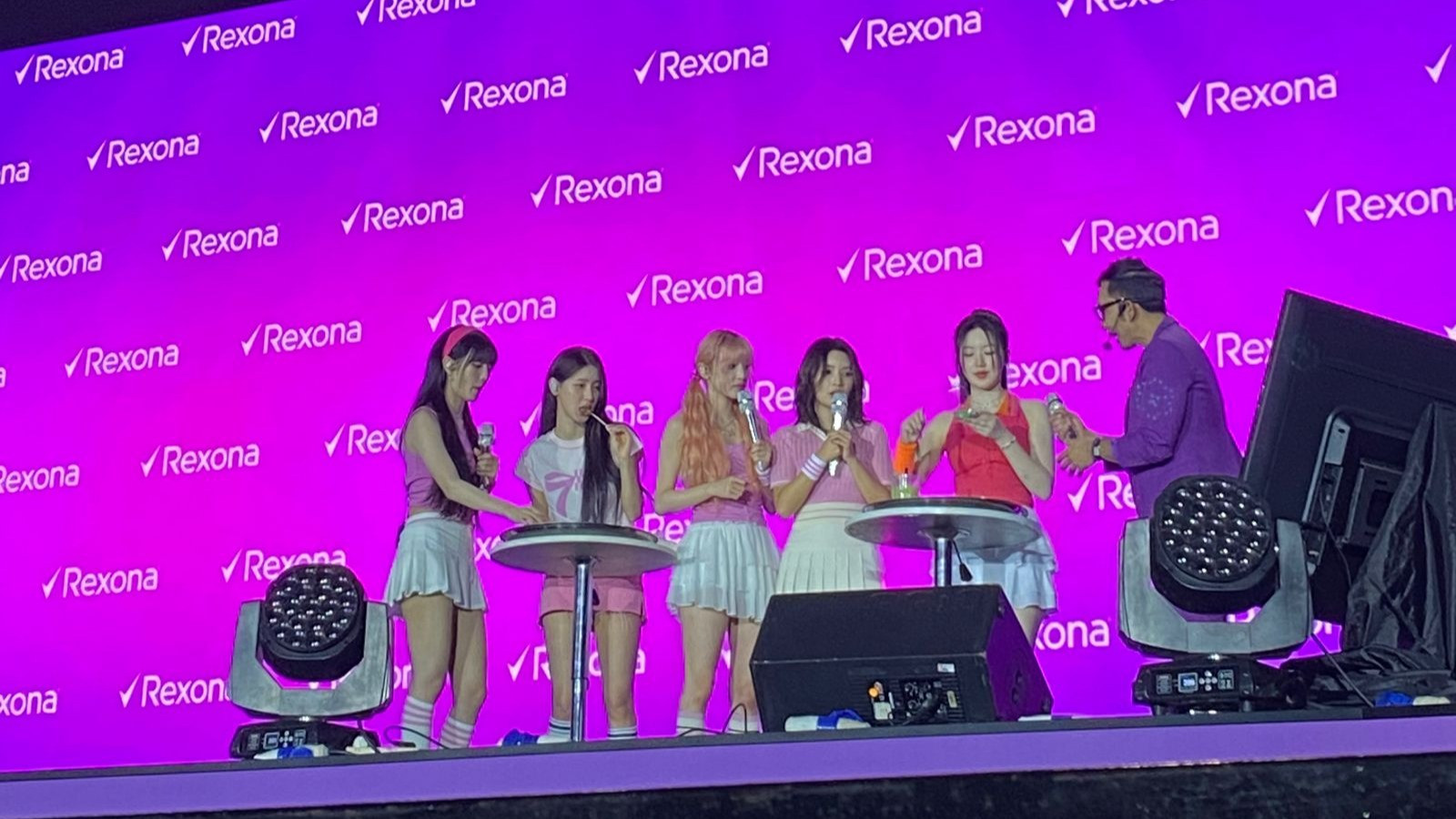 Momen (G)I-DLE mencoba jajanan khas Indonesia di Rexona Glow For It Fest