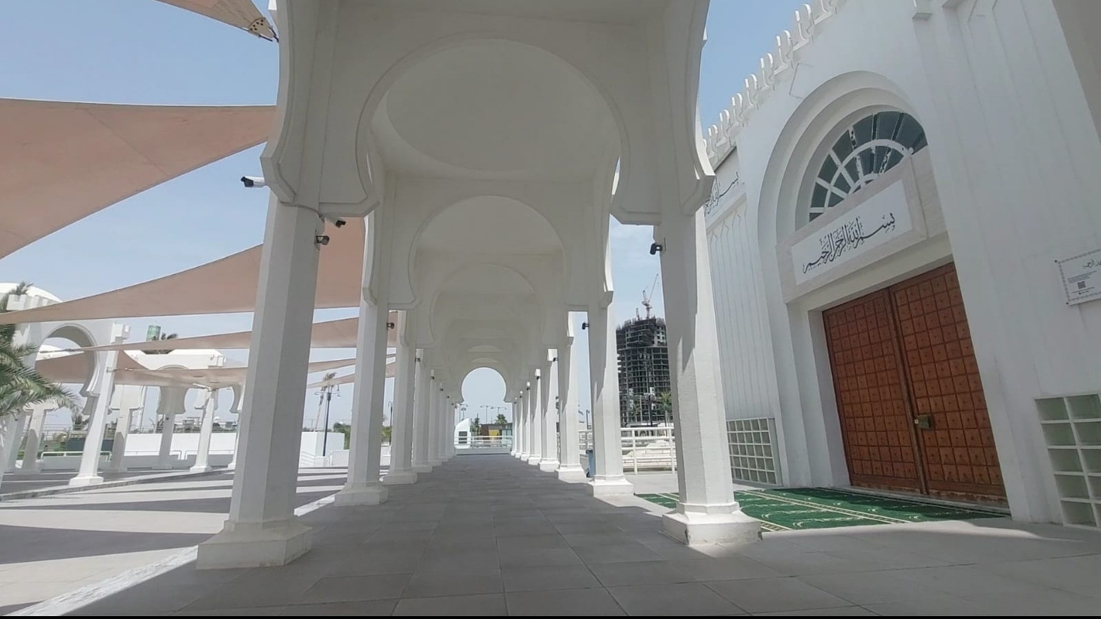 Masjid Al Rahmah, dikenal juga sebagai masjid terapung yang terletak di Jeddah, Arab Saudi