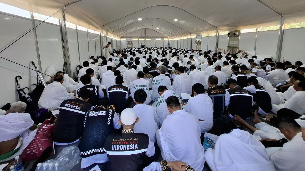 Suasana Wukuf di Tenda Misi Haji, Arafah