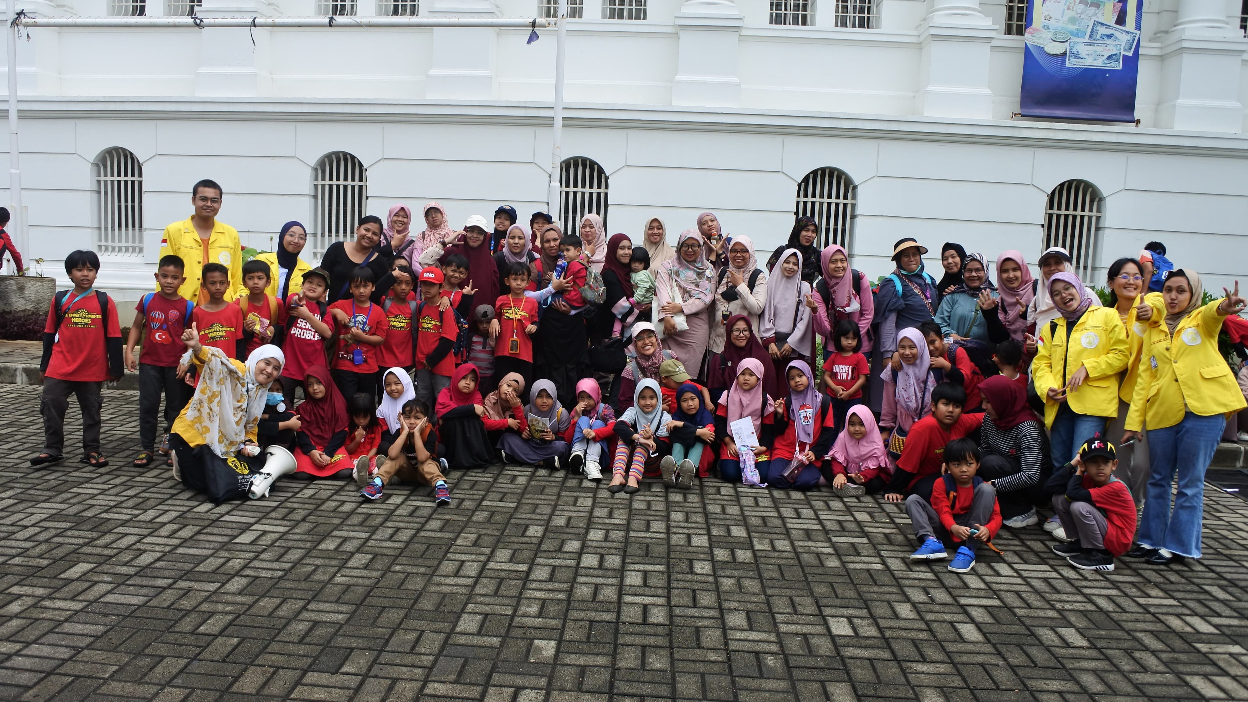 Laboratorium Sejarah Universitas Indonesia mengadakan agenda pengabdian masyarakat dengan konsep tour sejarah.