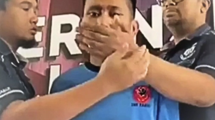 Pengakuan Jujur Pegi Setiawan Berani Ungkap Kejanggalan Penangkapannya hingga Akui Dapat Ancaman ini Selama di Penjara
            - galeri foto