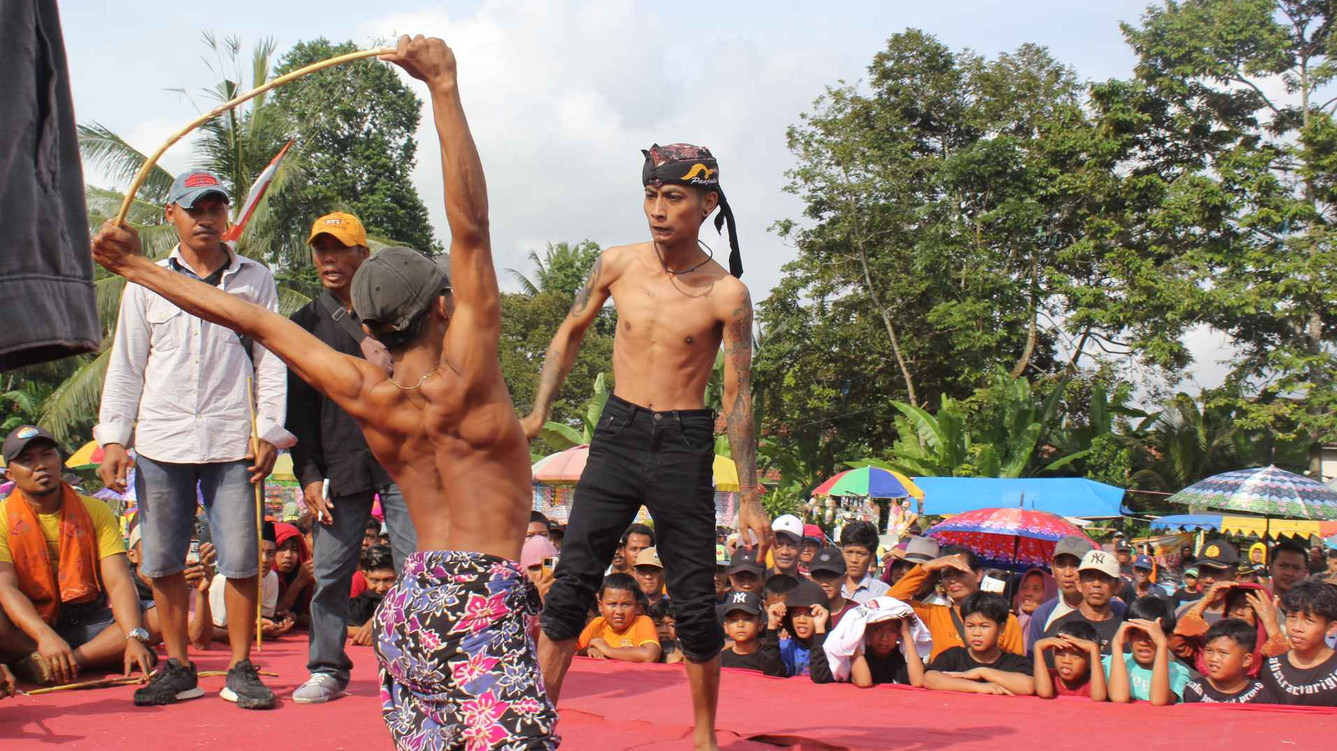 Tradisi ojong warga lumajang digelar setiap bulan suro