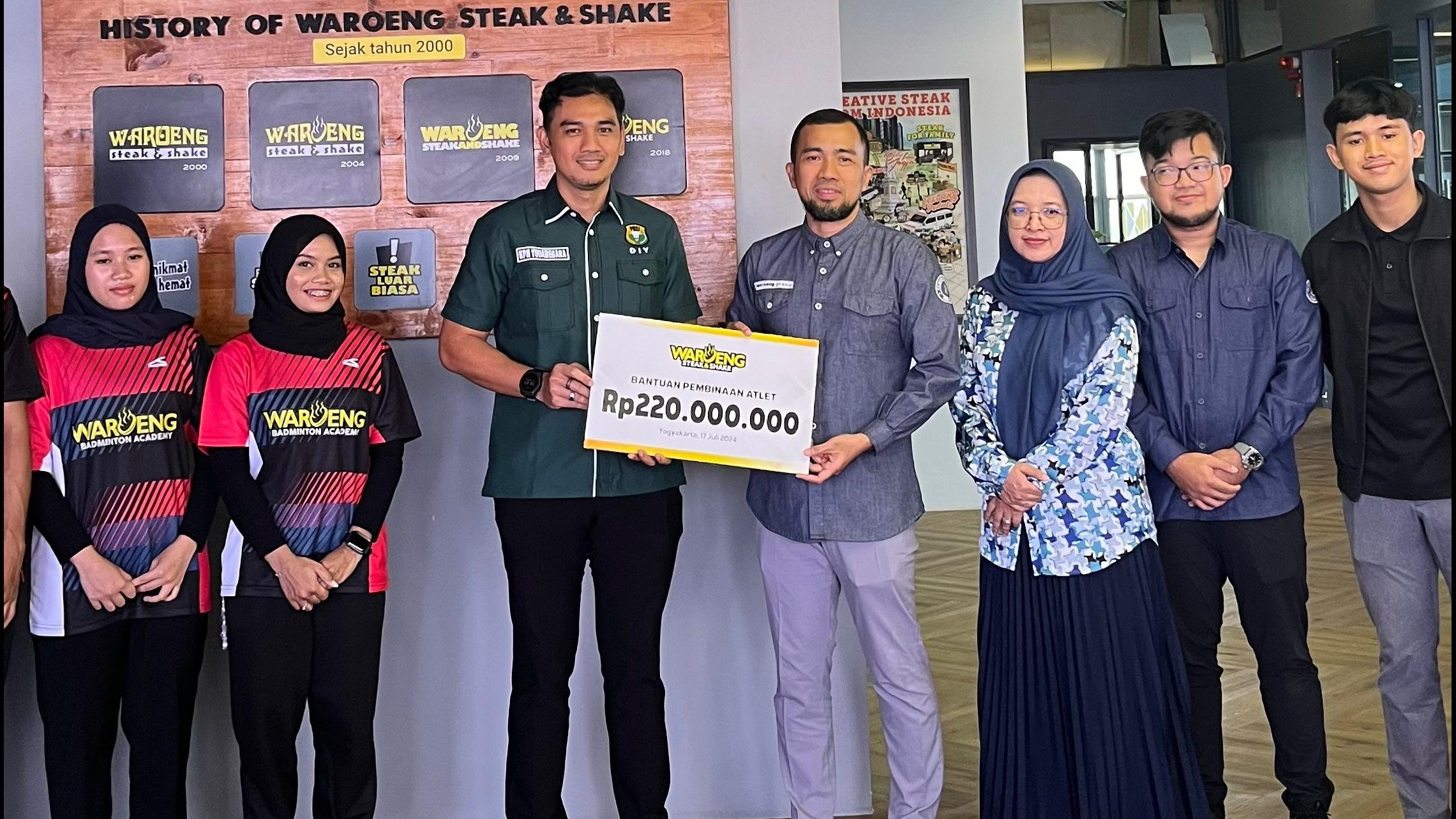 Restoran asal Jogja, Waroeng Steak & Shake kembali menunjukkan komitmen pada dunia olahraga.