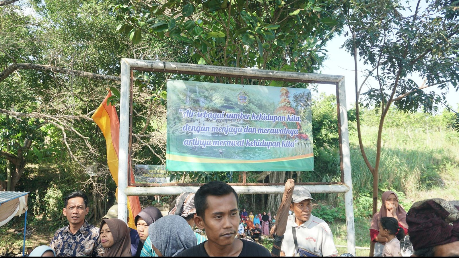 Pemerintah Kabupaten Gunungkidul tengah berupaya serius dalam menangani isu-isu lingkungan yang ada di Gunungkidul, salah satunya isu terkait kelestarian alam dan sumber daya air.