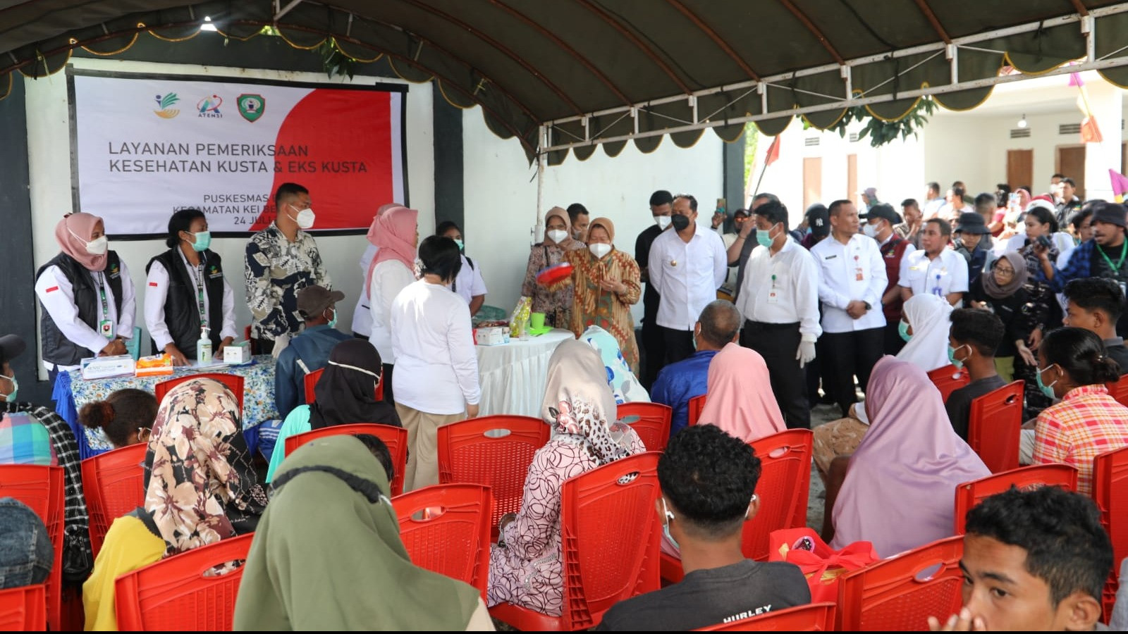 Menteri Sosial Tri Rismaharini menyediakan dua lumbung sosial khusus untuk melayani pengidap kusta di Pulau Kei Besar, Maluku Tenggara yang merupakan pulau terluar.