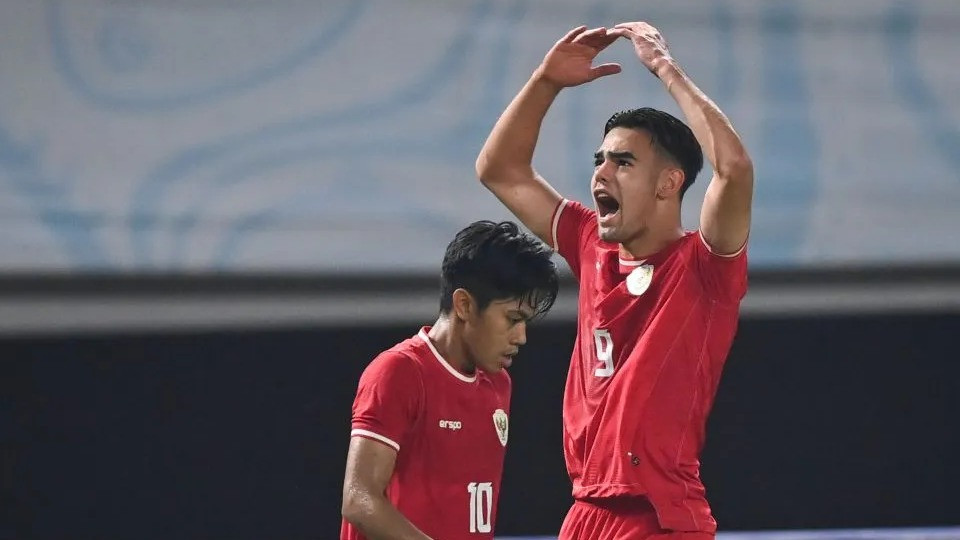 Foto-foto Jens Ravens Menangis Haru setelah Bawa Timnas Indonesia U-19 Raih Gelar Juara Piala AFF U-19 dengan Gol Tunggalnya