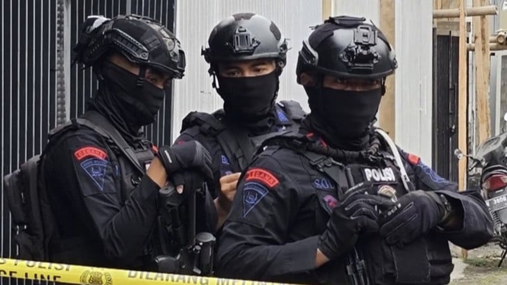 Densus 88 geledah rumah terduga teroris di Kota Batu