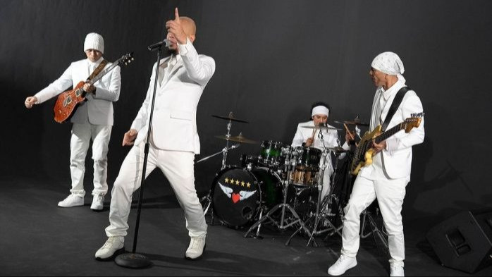 Ahmad Dhani bersama anggota Dewa 19