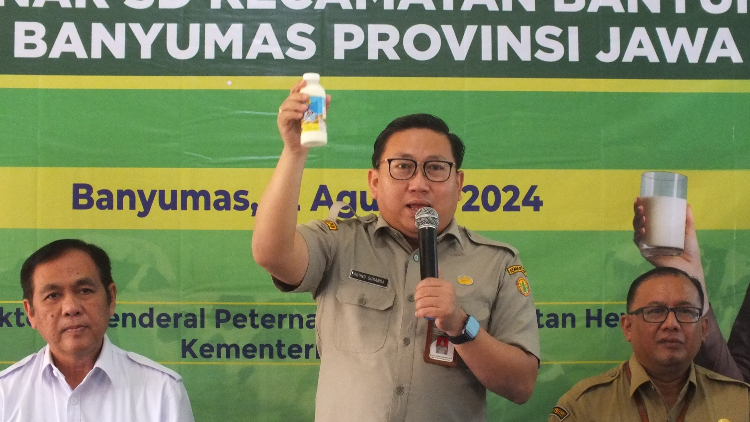 Kementerian Pertanian melalui Direktorat Jenderal Peternakan dan Kesehatan Hewan (Ditjen PKH) memastikan bahwa Gerakan Minum Susu bagi siswa Sekolah Dasar di Kecamatan Banyumas, Kabupaten Banyumas, Jawa Tengah.