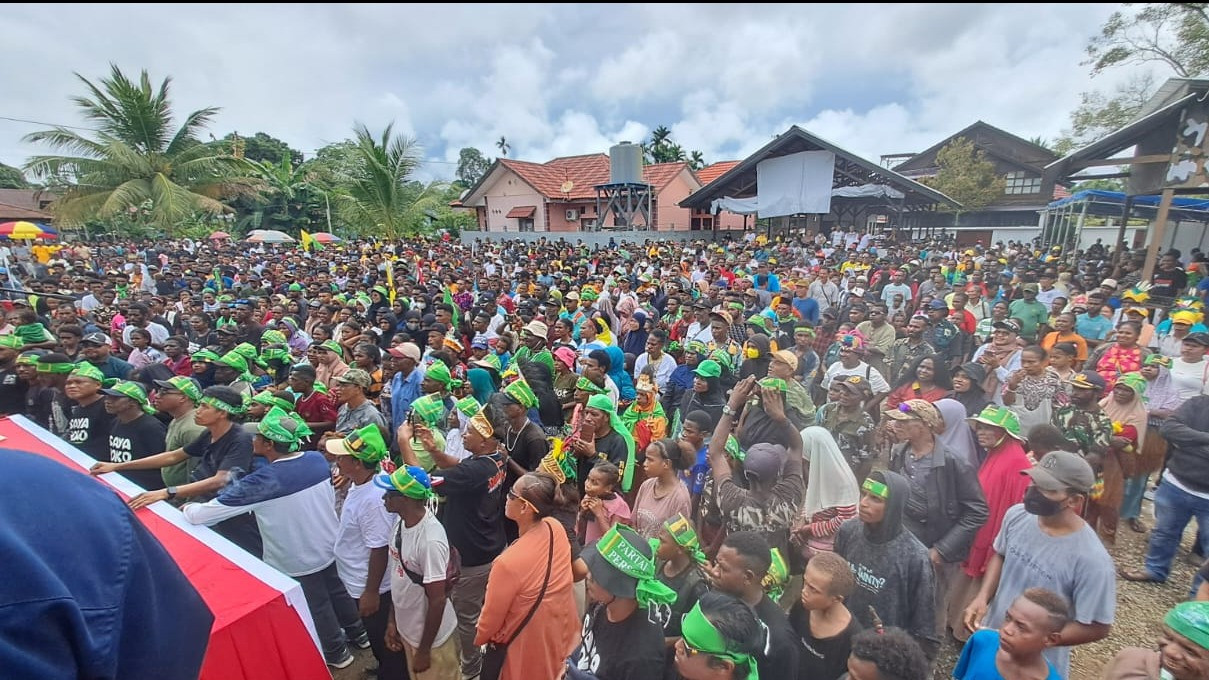 Pasangan Yohanis Manibuy dan Joko Lingara, yang dikenal dengan sebutan YO-JOIN, secara resmi mendeklarasikan pencalonan mereka untuk Pilkada Teluk Bintuni 2024.