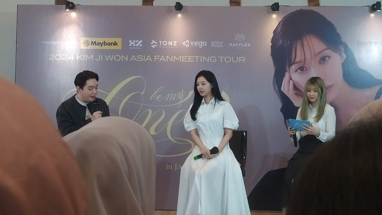 Kim Ji Won di konferensi pers jelang fan meeting Be My Obe Jakarta