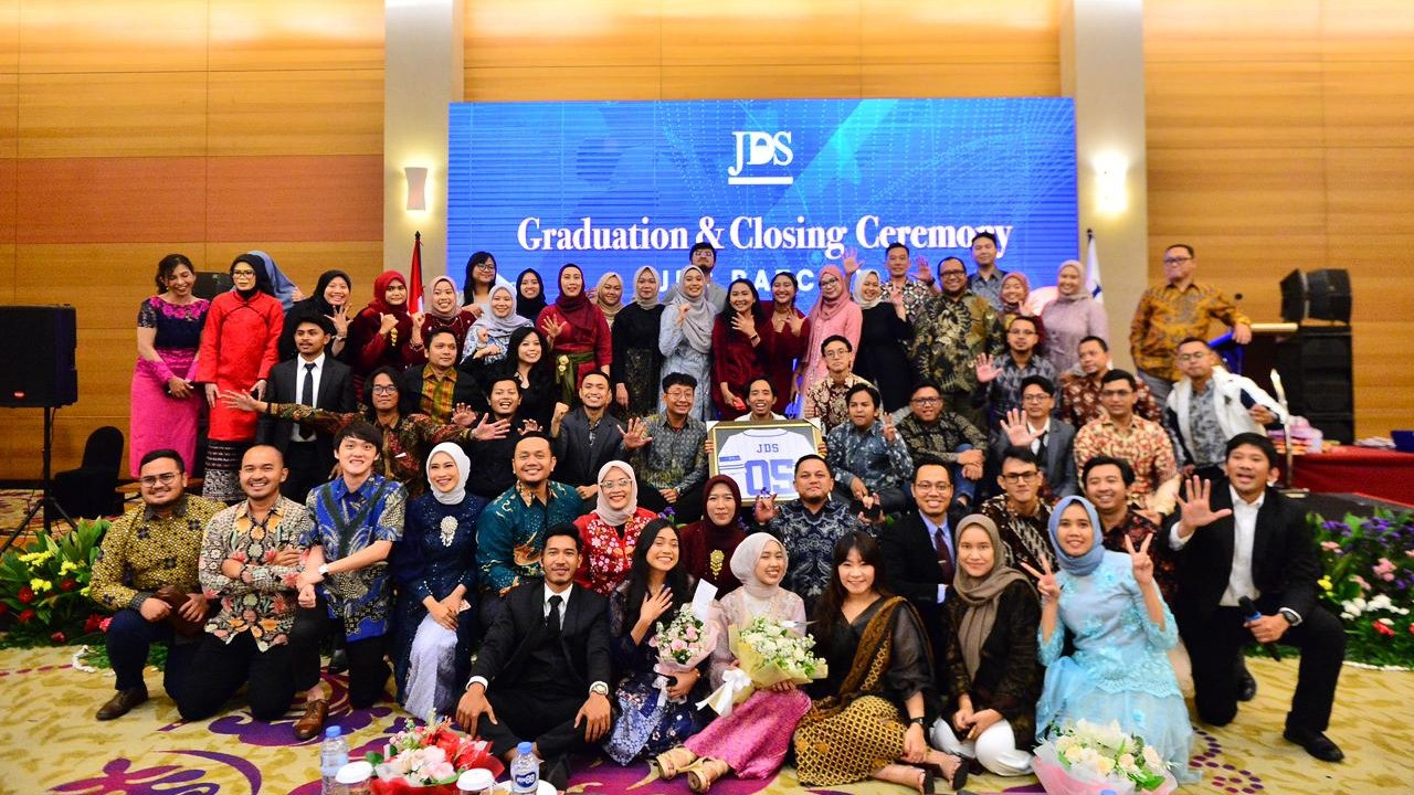 Jakarta Drilling Society (JDS) melaksanakan acara wisuda angkatan ke-5 di Hotel JS Luwansa pada pagi hari ini.