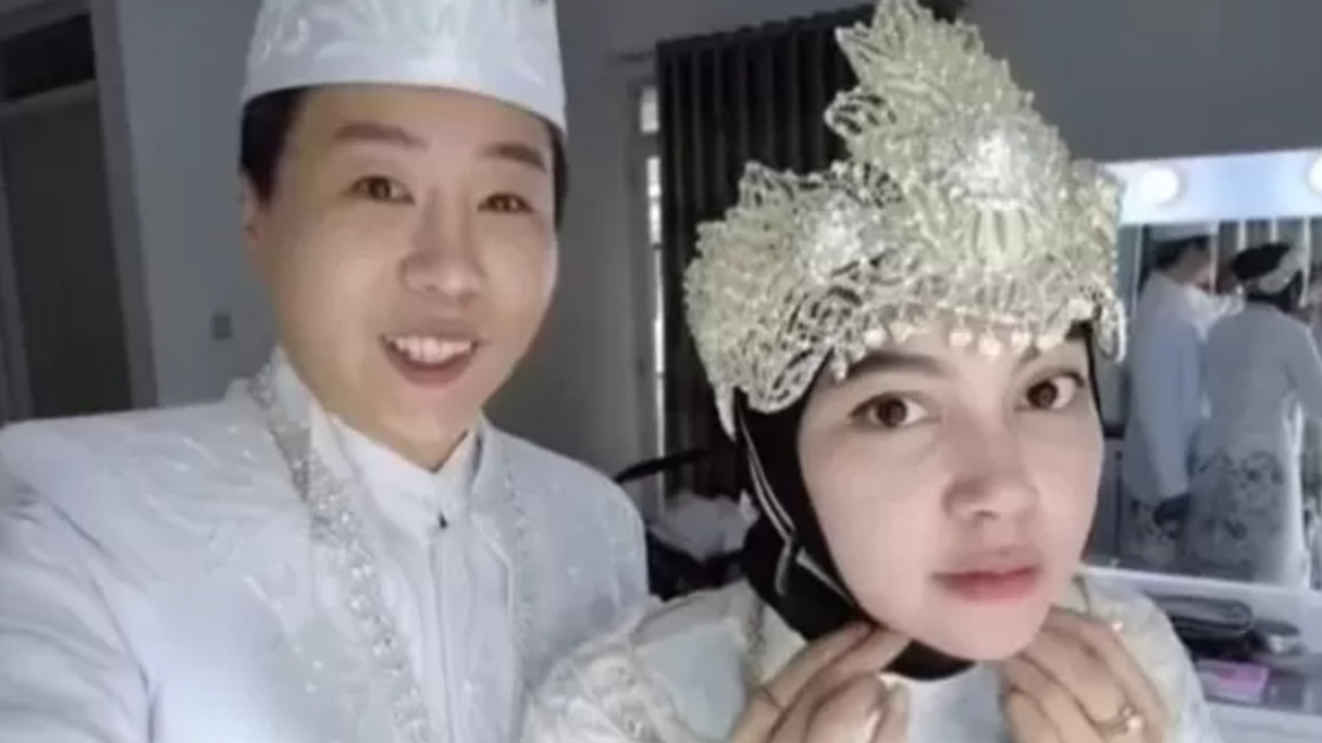 Ujung Oppa dan Kania Permatasari yang dinikahi hanya untuk konten YouTuber asal Korea tersebut. Sumber: instagram ujung oppa