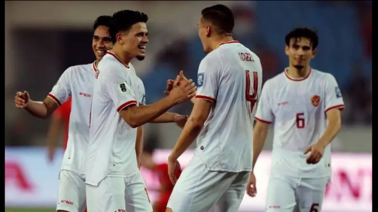 Viral Video Ucap Insyaallah, Pemain Timnas Indonesia Ragnar Oratmangoen Pastikan Agama Jay Idzes yang Ternyata....
            - galeri foto