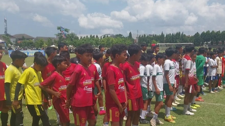 Piala Bergilir Bapera Bergilir Grassroots Bersinar digelar di Lapangan Kenari Kota Yogyakarta