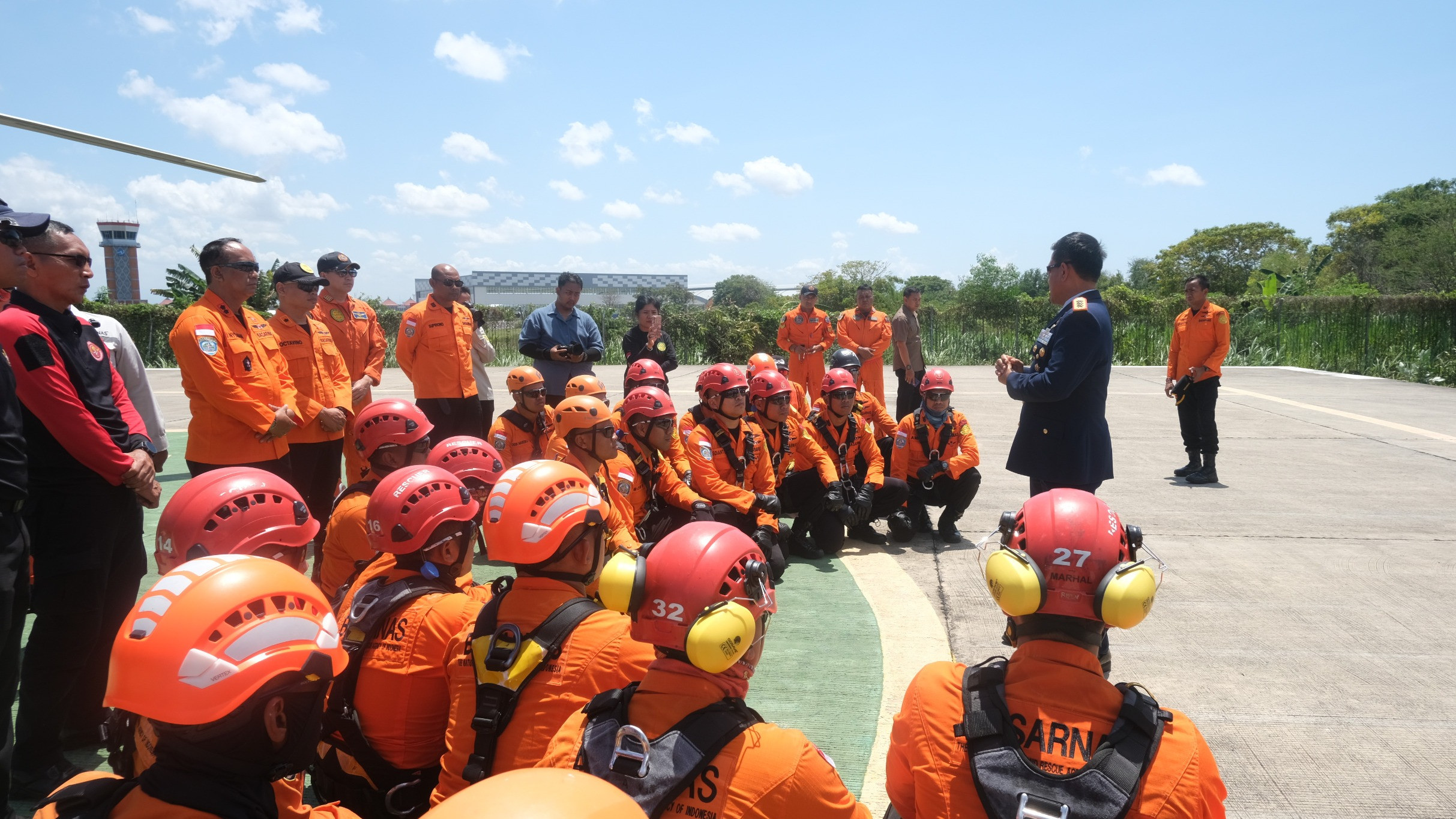 Badan Nasional Pencarian dan Pertolongan (Basarnas) mengerahkan 2 helikopter, kapal SAR, dan 100 personel lebih dalam rangka mendukung event Bali International AirShow (BIAS)