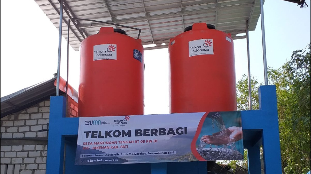 Penyaluran bantuan sarana air bersih dan sanitasi layak ke 17 Provinsi di 53 titik lokasi di seluruh  Indonesia yang dilakukan sepanjang tahun 2024.