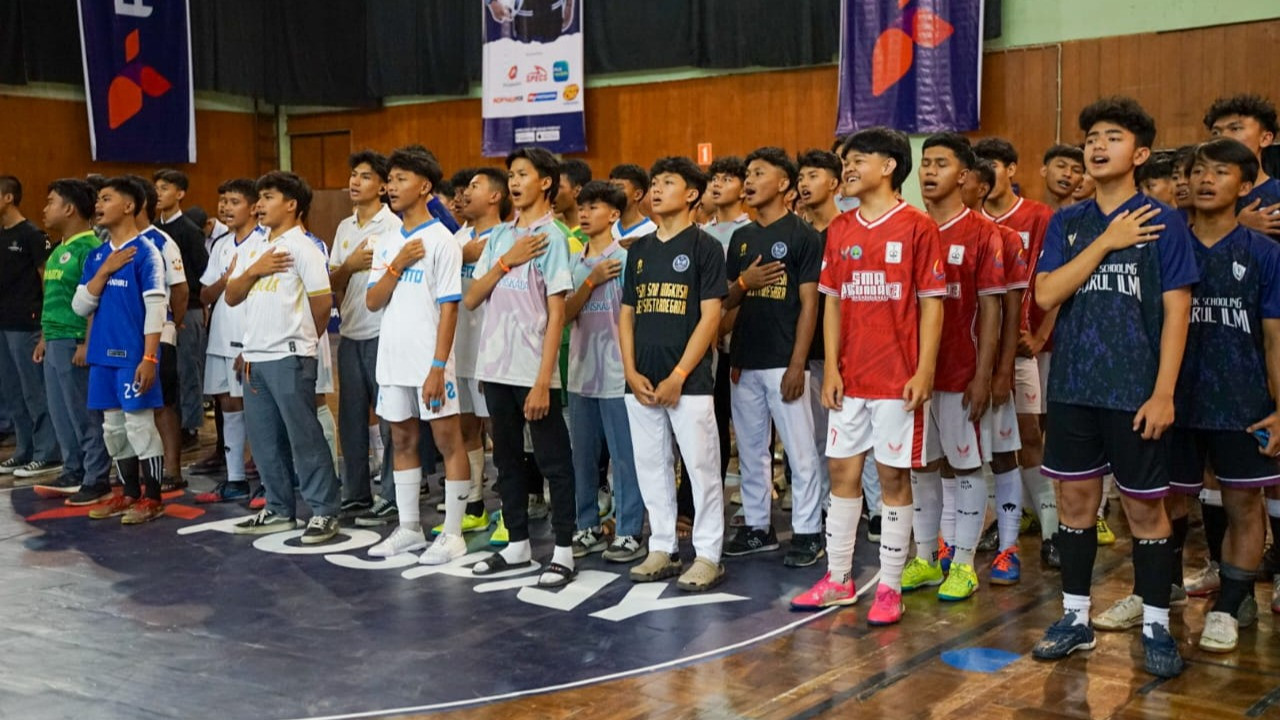 Gelaran Turnamen Futsal Pospay Cup 2024 yang berlangsung di GOR Universitas Logistik dan Bisnis Internasional (ULBI), Kota Bandung, berhasil menjadi sorotan utama di kalangan pelajar se-Jawa Barat.