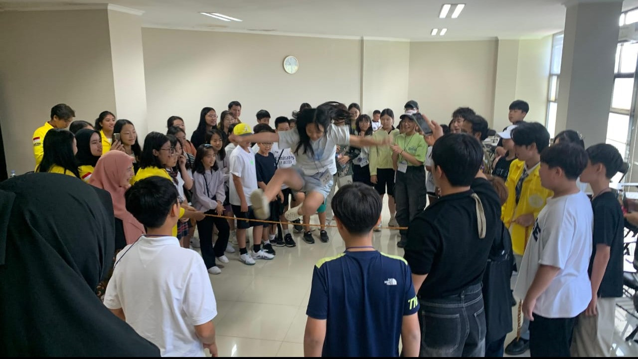 Universitas Indonesia Sukses Menyelenggarakan Agenda Pengenalan Budaya Tradisional Dengan Siswa Sekolah Dasar Dari Korea Selatan
            - galeri foto