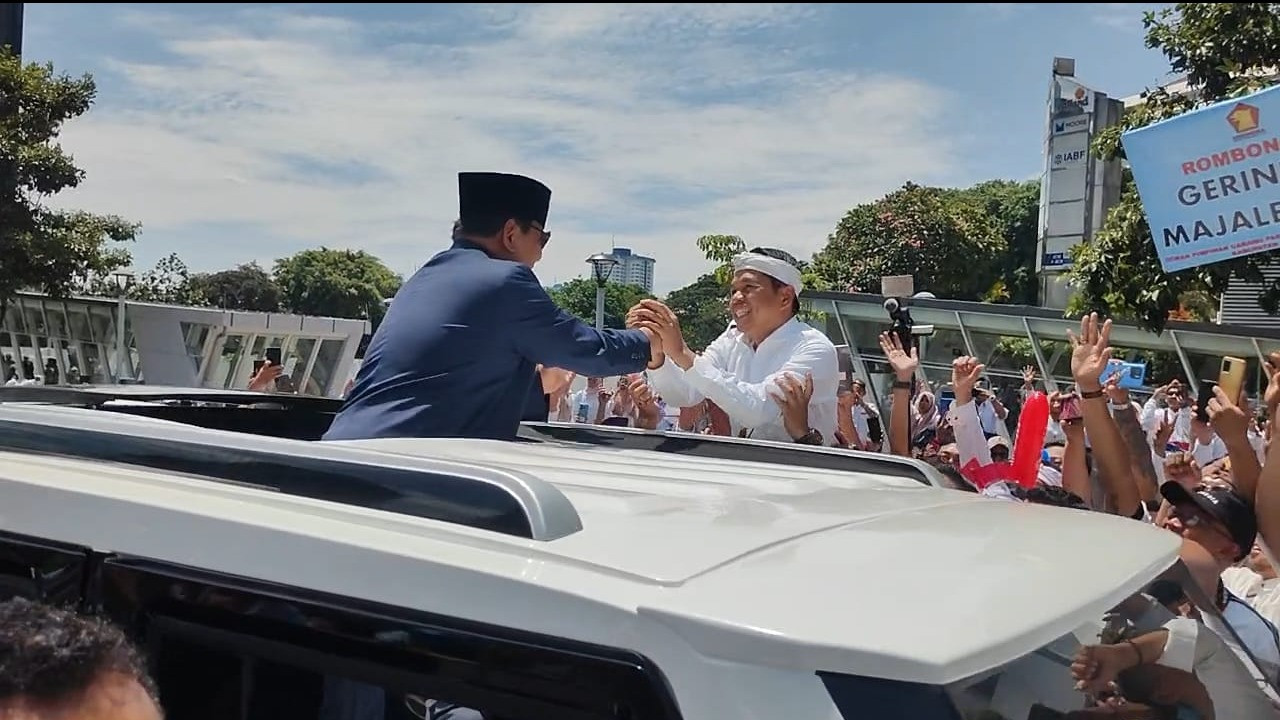 Momen Dedi Mulyadi diminta naik ke mobil presiden Prabowo.