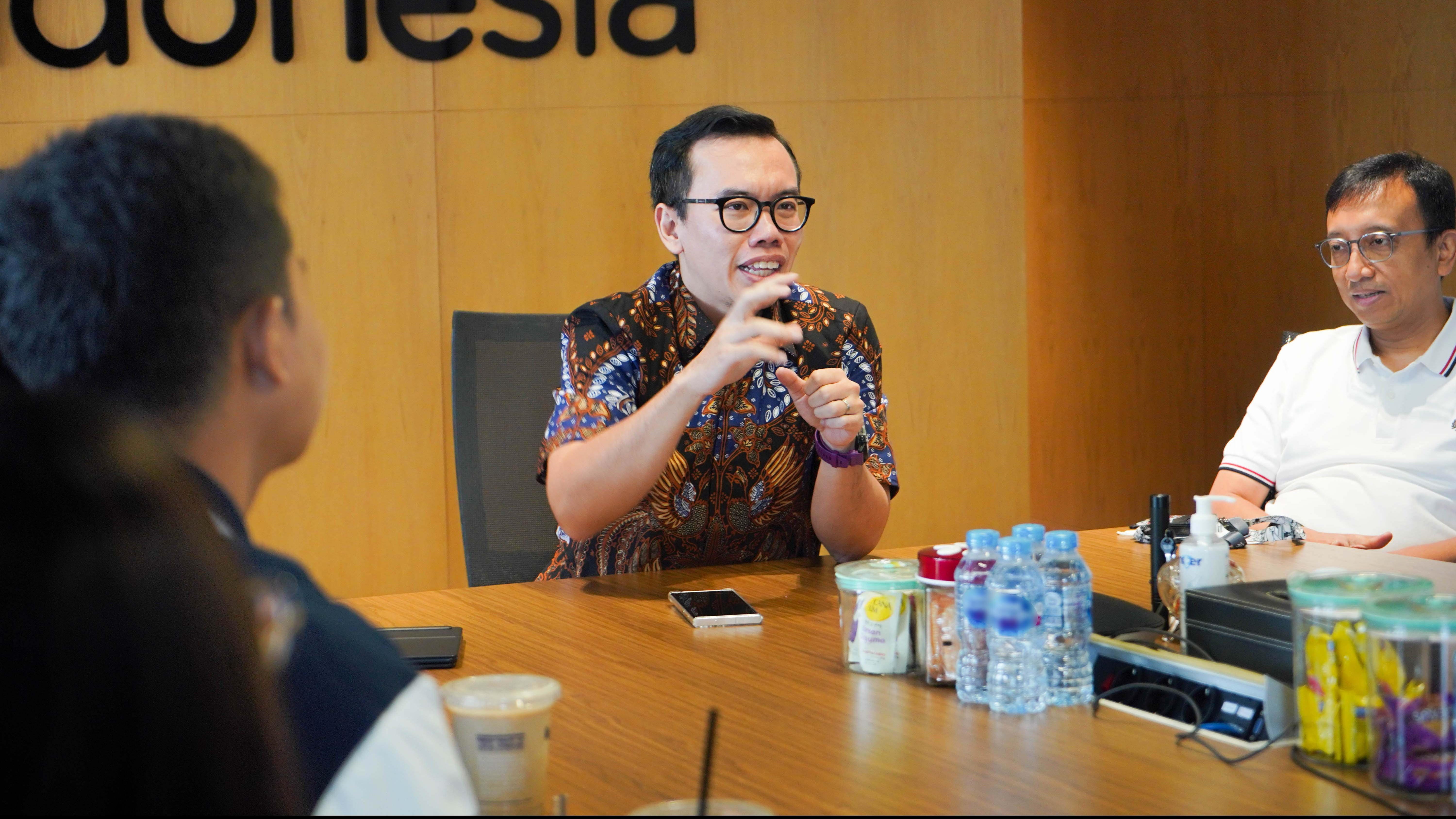 Direktur Digital Business Telkom Muhamad Fajrin Rasyid didampingi VP Digital Business Strategy  and Governance Riza A. N. Rukmana