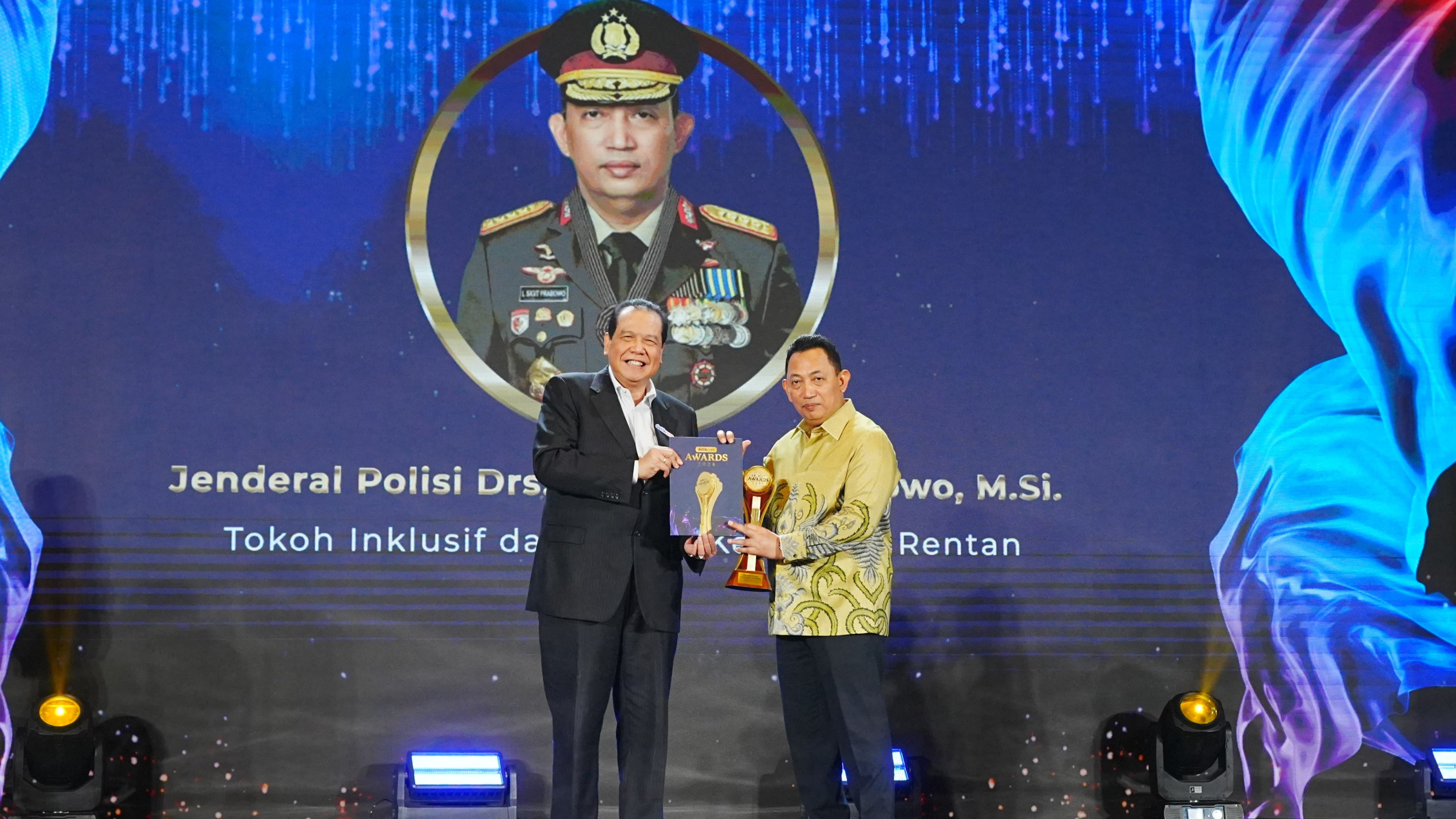 Kapolri Jenderal Polisi Drs. Listyo Sigit Prabowo mendapat penghargaan sebagai tokoh inklusi dan peduli terhadap kelompok rentan.