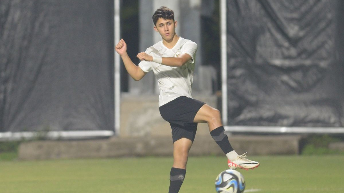 Mantan pemain diaspora Timnas Indonesia U17, Amar Brkic saat ikut sesi latihan