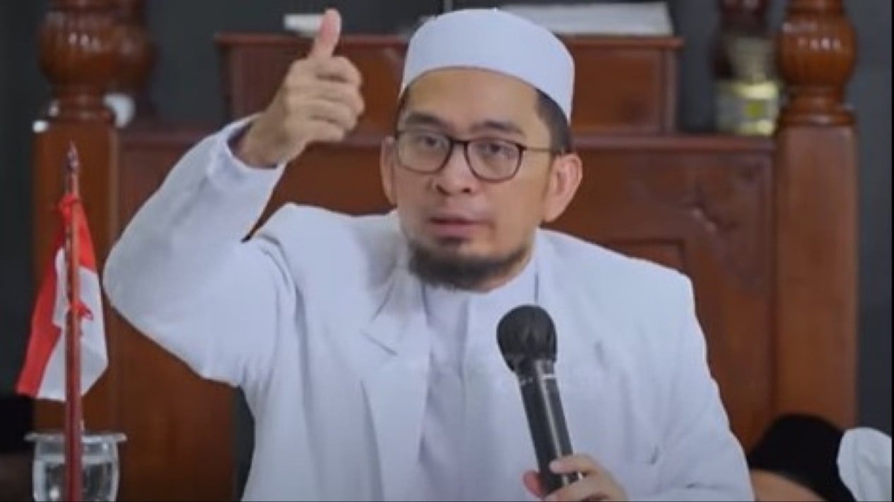 Usai Shalat di Masjid Sering Diajak Bersalaman Jamaah Lain, Ikut Salaman atau Diamkan Saja? Ustaz Adi Hidayat Bilang…
            - galeri foto