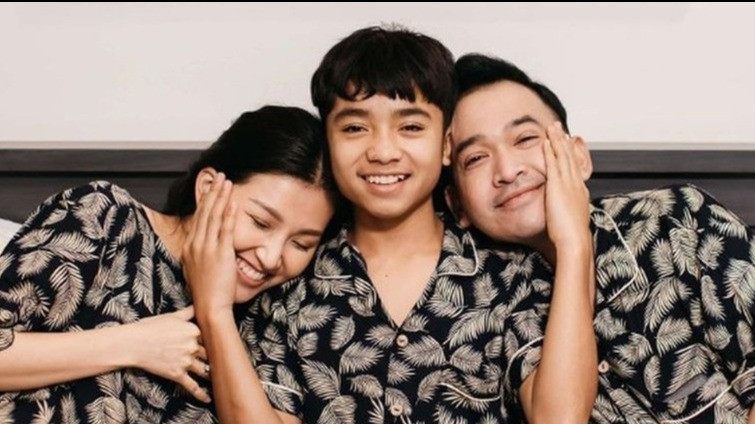 Potret kebersamaan Sarwendah, Betrand Peto dan Ruben Onsu.