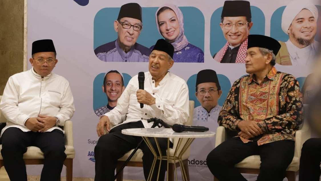 Prof Quraish Shihab dalam Konferensi Pers 20 Tahun Pusat Studi Al-Qur an (PSQ) Membumikan Al-Quran yang Digelar di Masjid Istiqlal, Jakarta, Sabtu (15/2/2025)
