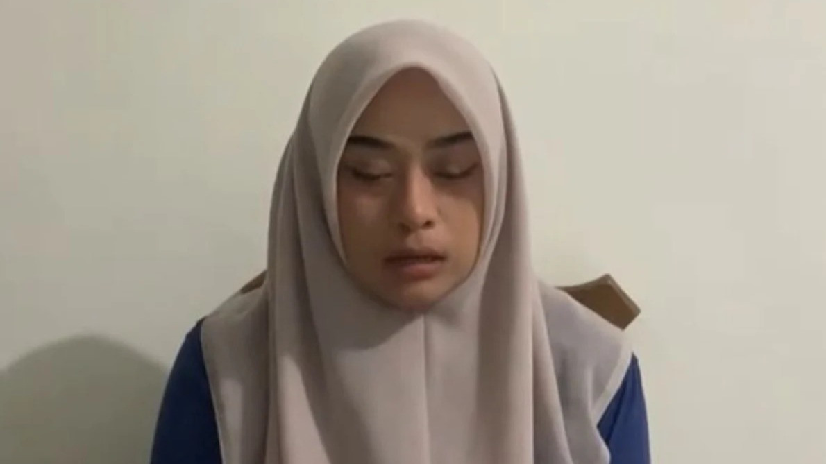 Bu Salsa Guru di Jember Lolos Seleksi PPPK, Bicara Jujur Usai Viral dengan Puluhan Video Syur: Saya Hanya Ingin...
            - galeri foto