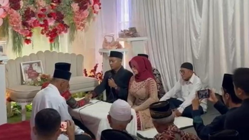 Niat Mulia Luqman Hakim Nikahi Bu Salsa yang Viral karena Video Syur, Semua Dilakukannya Demi...
            - galeri foto