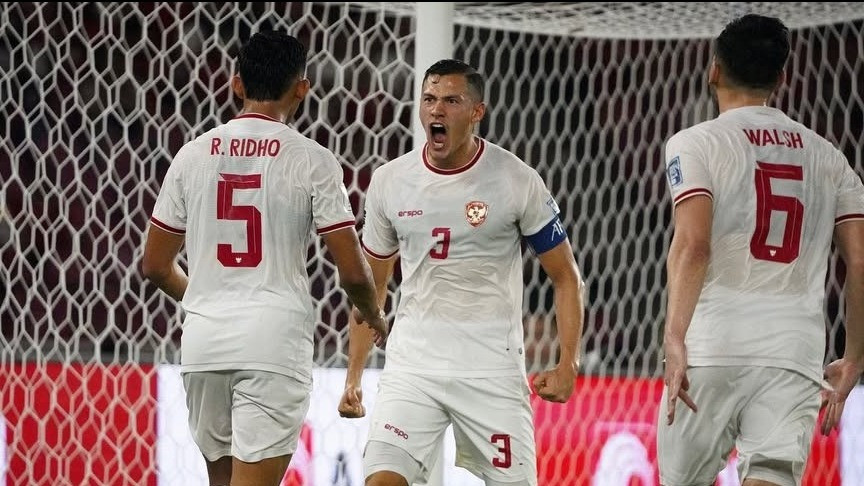 67d6a072c73fd-kapten-timnas-indonesia-jay-idzes-tengah-bersama-rizky-ridho-dan-sandy-walsh 67d6a072c73fd-kapten-timnas-indonesia-jay-idzes-tengah-bersama-rizky-ridho-dan-sandy-walsh