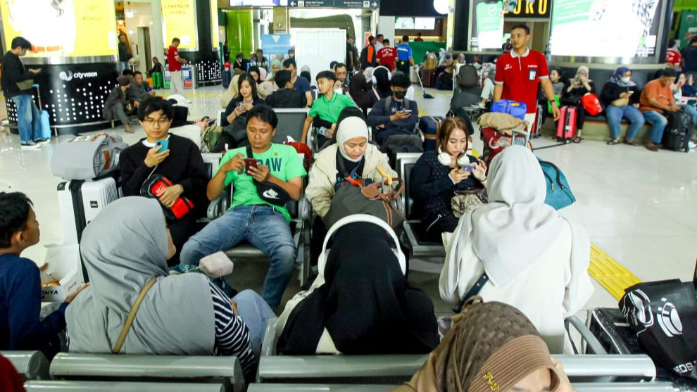 217.000 Pemudik Diberangkatkan dari Stasiun Gambir
            - galeri foto