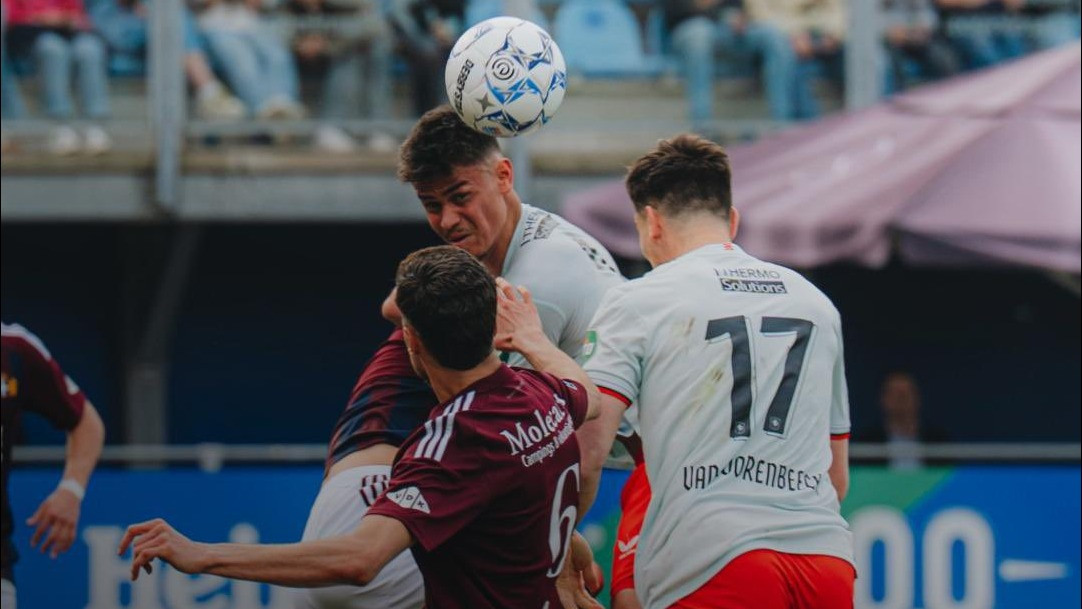 Ogah Digeser Rizky Ridho, Mees Hilgers Kirim Bukti Nyata kepada Patrick Kluivert Jelang Timnas Indonesia Berlaga
            - galeri foto