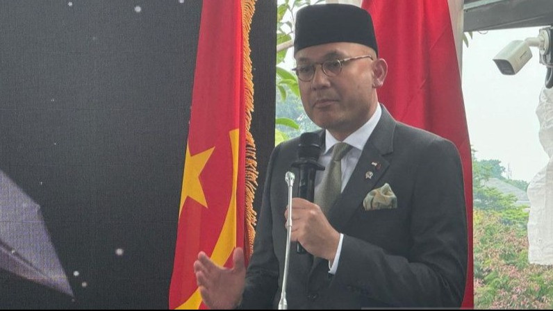 Wakil Menteri Luar Negeri RI Arrmanatha Nasir berbicara dalam acara peresmian gedung Kedutaan Besar Angola di Jakarta pada 30 April 2025.