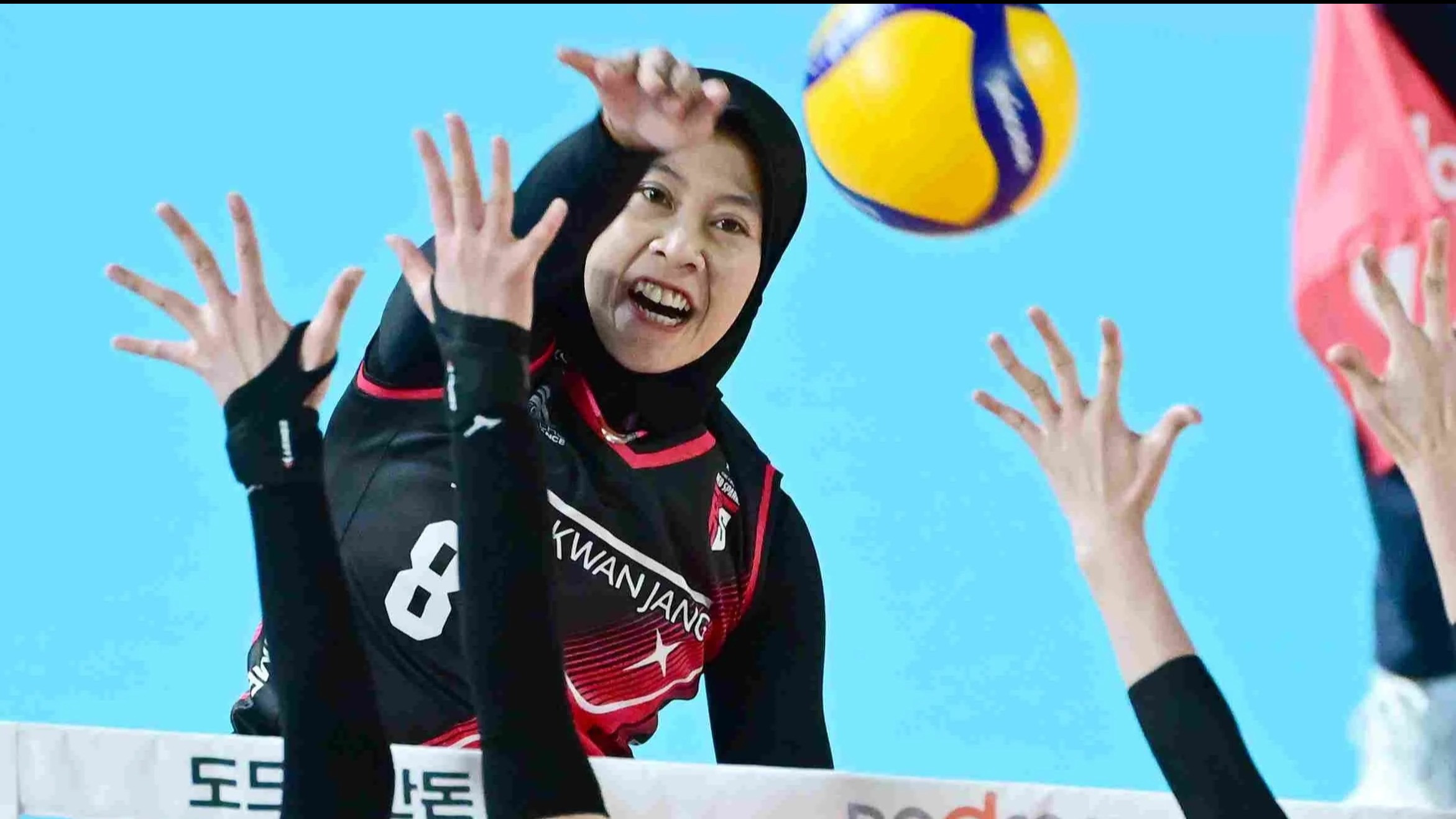 Aksi spike keras Megawati Hangestri saat membela Jung Kwan Jang Red Sparks.