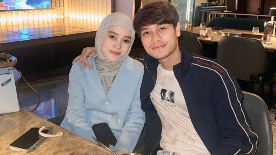 Ruben Onsu Tersandung Kasus Dugaan Penipuan, Terungkap Sosok yang Berperan dalam Perjalanan Mualafnya
            - galeri foto