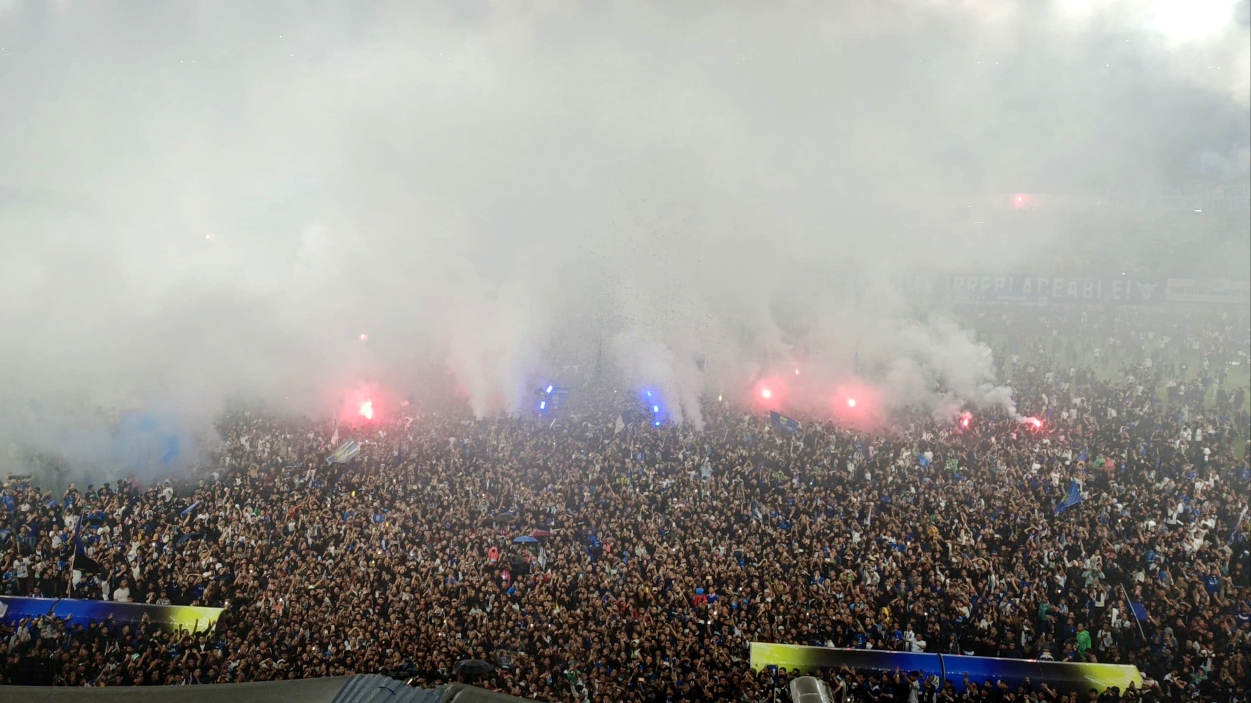 Sikap KDM Imbas Bentrokan Suporter di Jawa Barat, Minta Bobotoh Tak Selebrasi Berlebihan Usai Persib Kalahkan Persija
            - galeri foto
