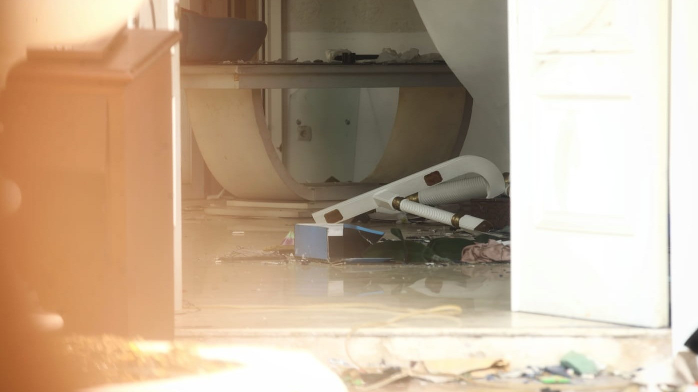 Berita Foto : Kediaman Uya Kuya Porak-poranda Usai Dijarah, Polisi Pasang Garis Pengaman
            - galeri foto