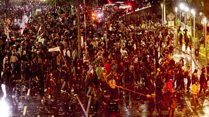 Sketsa Aktivis Senior Terkait Demo Anarkis Indonesia: Negara di Era Presiden Prabowo Semakin Baik
            - galeri foto