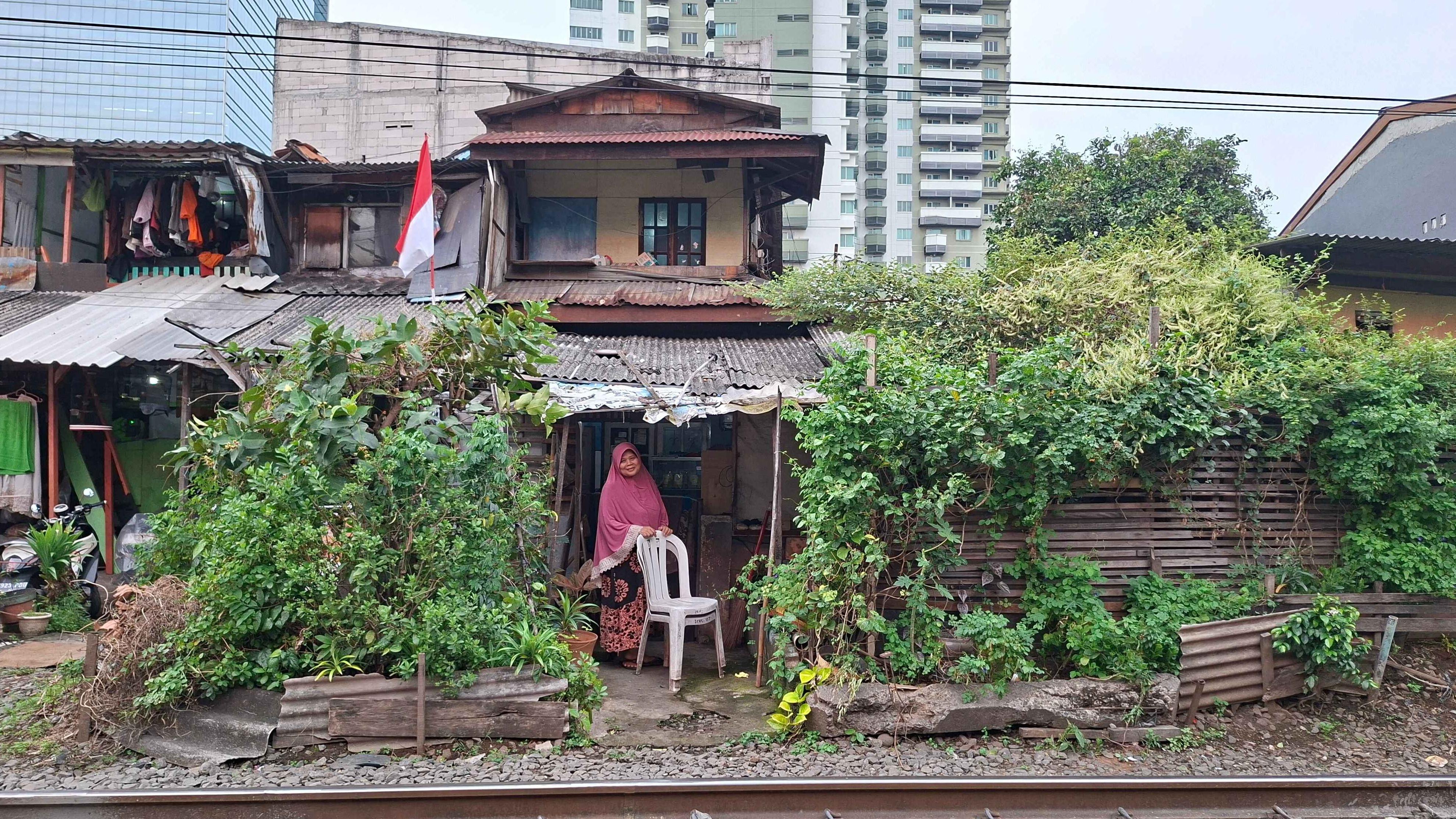 Kisah Warga Petamburan Bertahan Saat Tempat Tinggal Jadi Jalur Pelarian Massa Aksi Unjuk Rasa: Rumah Diselimuti Gas Air Mata
            - galeri foto