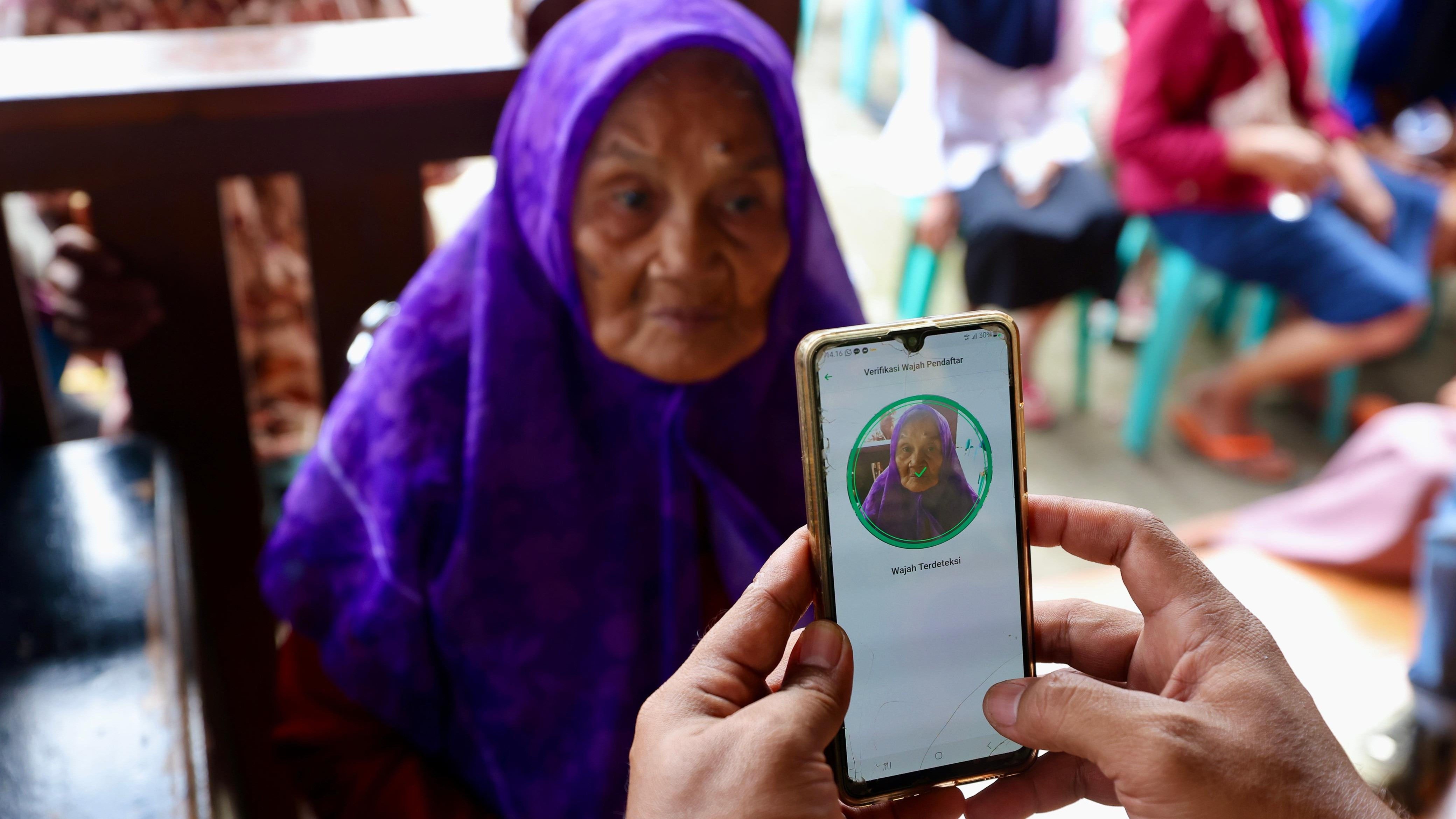 Ibu Hamil dan Anak Usia Dini Dapat Bansos Rp3 Juta per Tahun, Cek Cara Daftarnya di Sini
            - galeri foto
